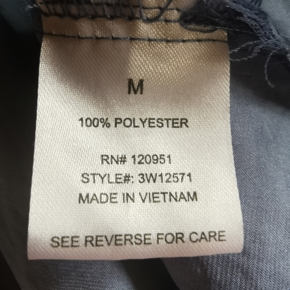 Olive and Oak Silky Scoop Neck Keyhole Back Cap Sleeve Blue Blouse - Sz M - Picture 8 of 9